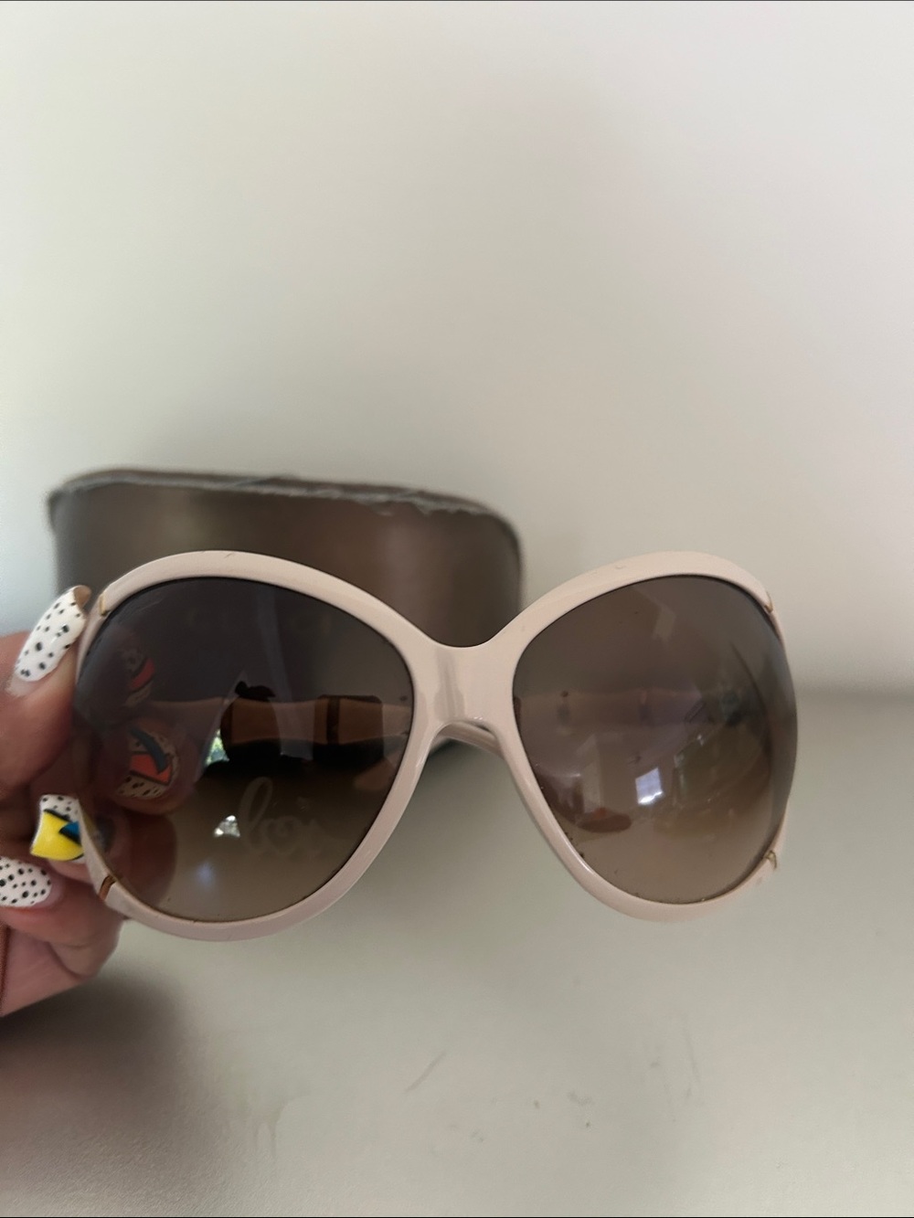 Gucci White Oversized Cat-Eye Sunglasses with Brown Gradient bamboo Lenses - Picture 6 of 8